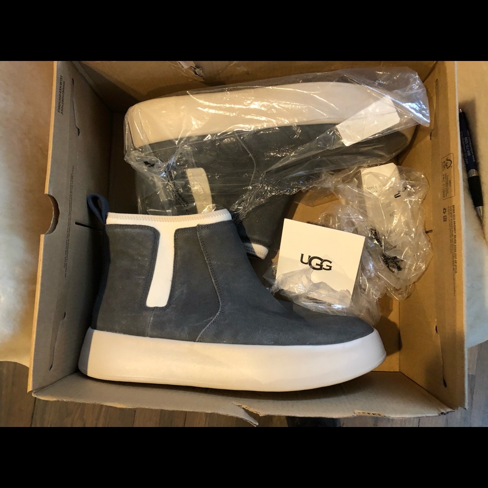 UGGS bag in black gently used.  Brand new UGGS grey shoes sneaker size 10! - Picture 9 of 9